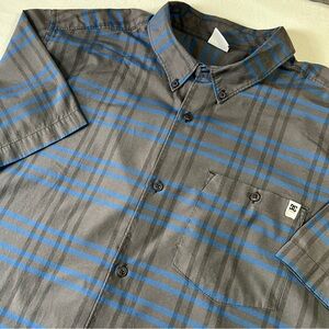 DC Shoe Co Shirt Men's Size XL Gray/Blue Plaid Button Up S/S India Cotton Blend